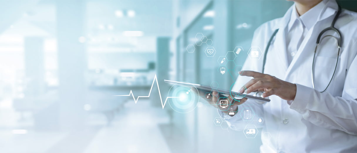 Healthcare professional using virtual technology to provide care to Indigenous Peoples.